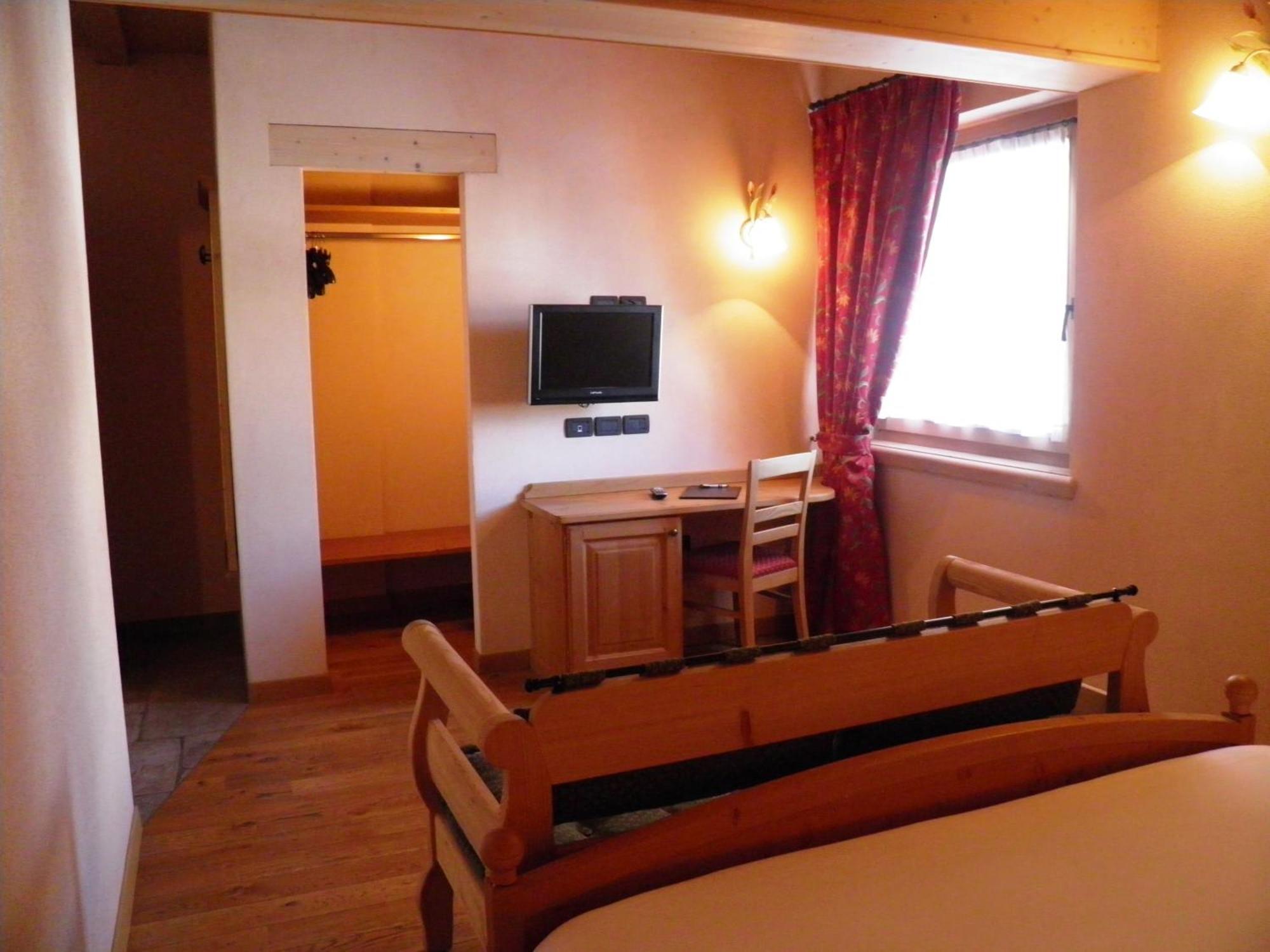 Hotel Pontiglia Livigno Ruang foto